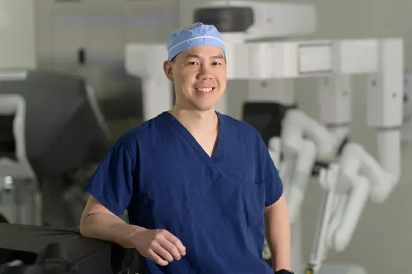 Dr. Alvin C. Goh, director de Tecnología y Educación en Cirugía Urológica Robótica.