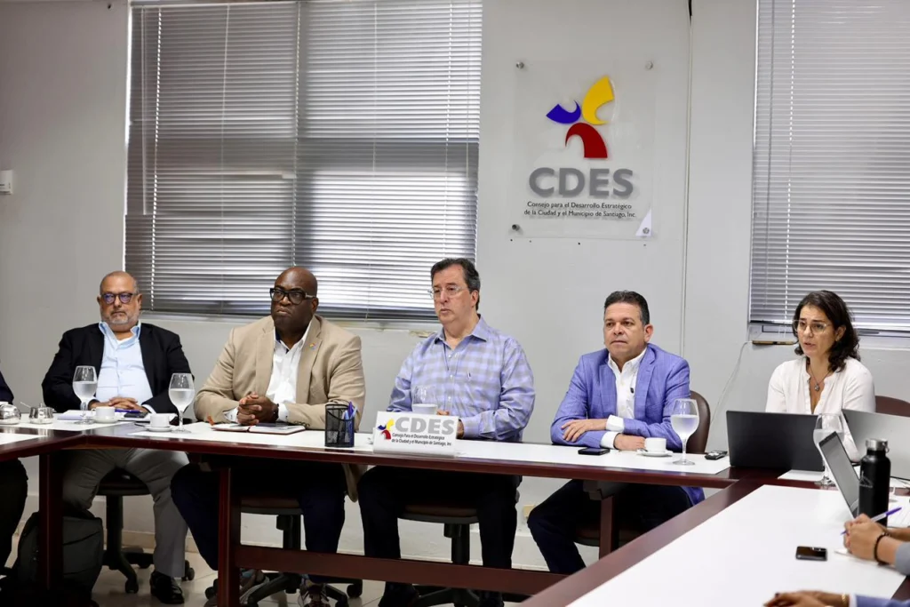 Los ejecutivos del CDES aprovecharon el encuentro para presentar las fortalezas competitivas de Santiago
