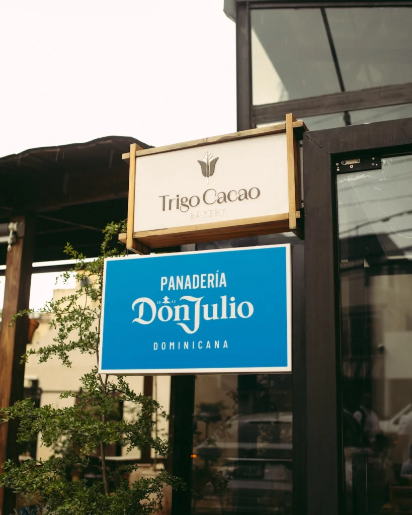 Panadería Don Julio en Santo Domingo celebra el Día de Muertos con pan, arte y tequila