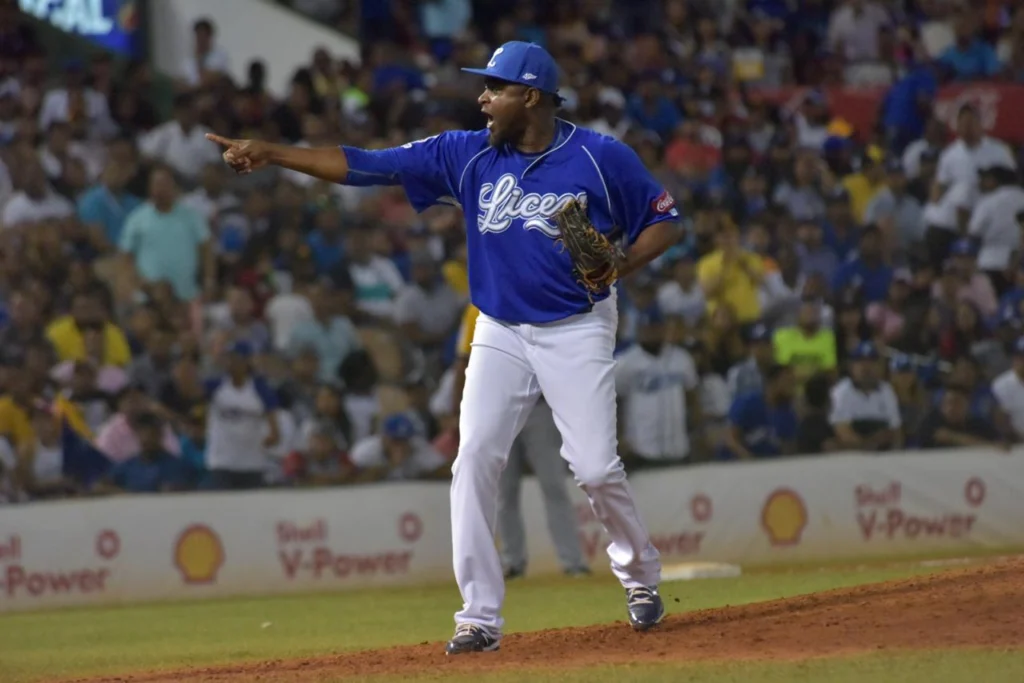 Su legado redefine el rol del cerrador en el béisbol invernal dominicano.