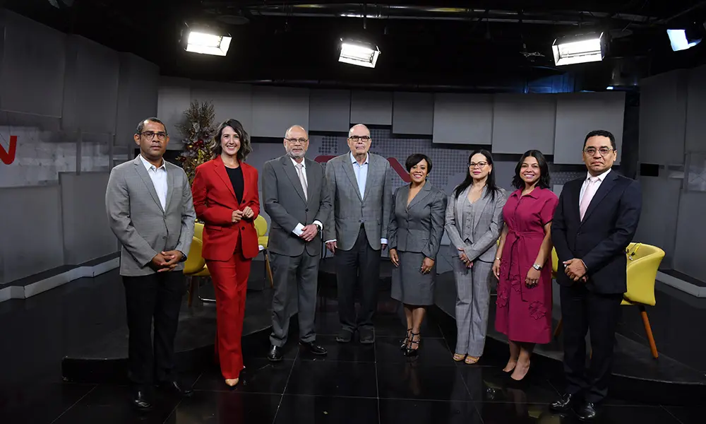 José Vílchez, Katherine Hernández, Nelson Rodríguez, Roberto Cassá, Alba Nely Familia, Yanessy Espinal, Karina Arias y Federico Jovine.