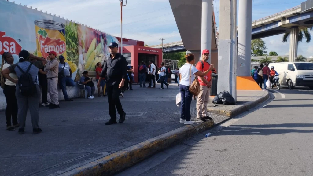 Caos en Santo Domingo durante el blackout nacional. Foto: Félix de la Cruz / El Caribe