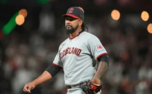 Emmanuel Clase durante un juego con los Cleveland Guardians