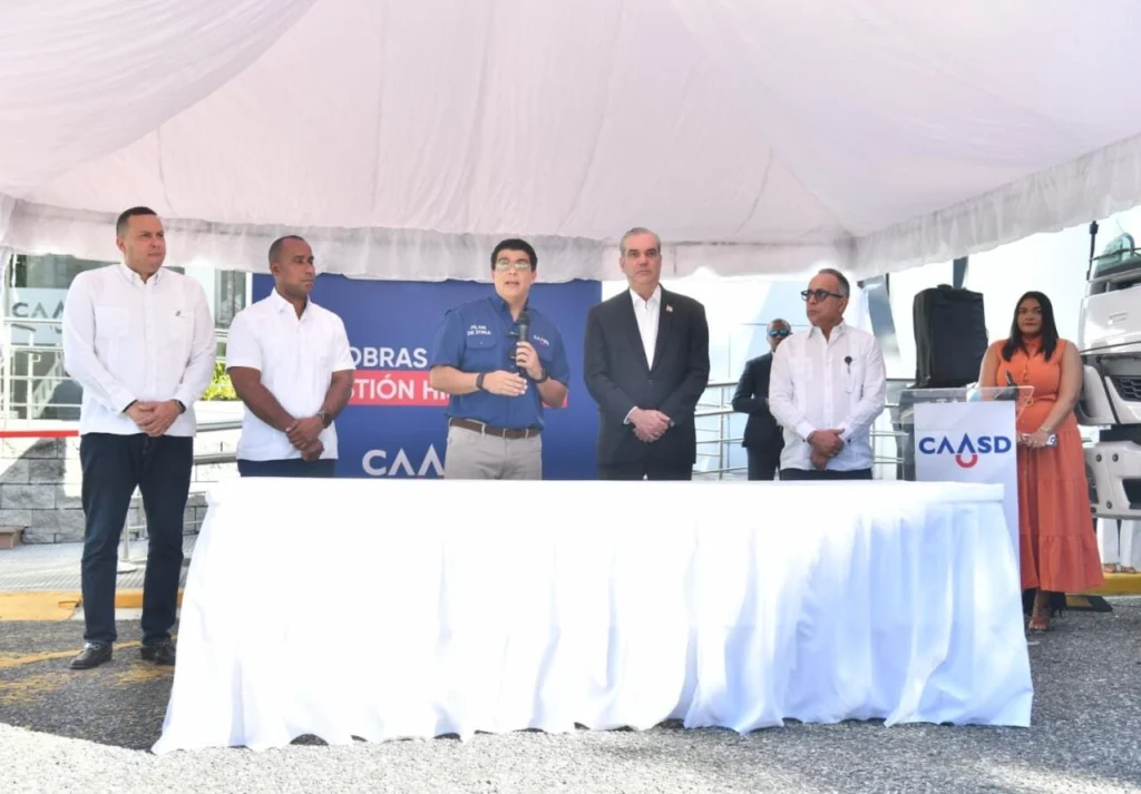 Abinader entrega equipos pesados para la transformación del nuevo plan de zona GSD Foto Danny Polanco