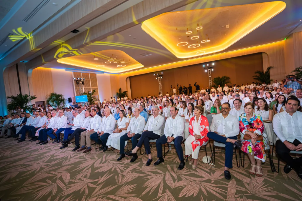 Abinader encabeza inauguración de nuevos hoteles Secrets Playa Esmeralda y Dreams Playa Esmeralda