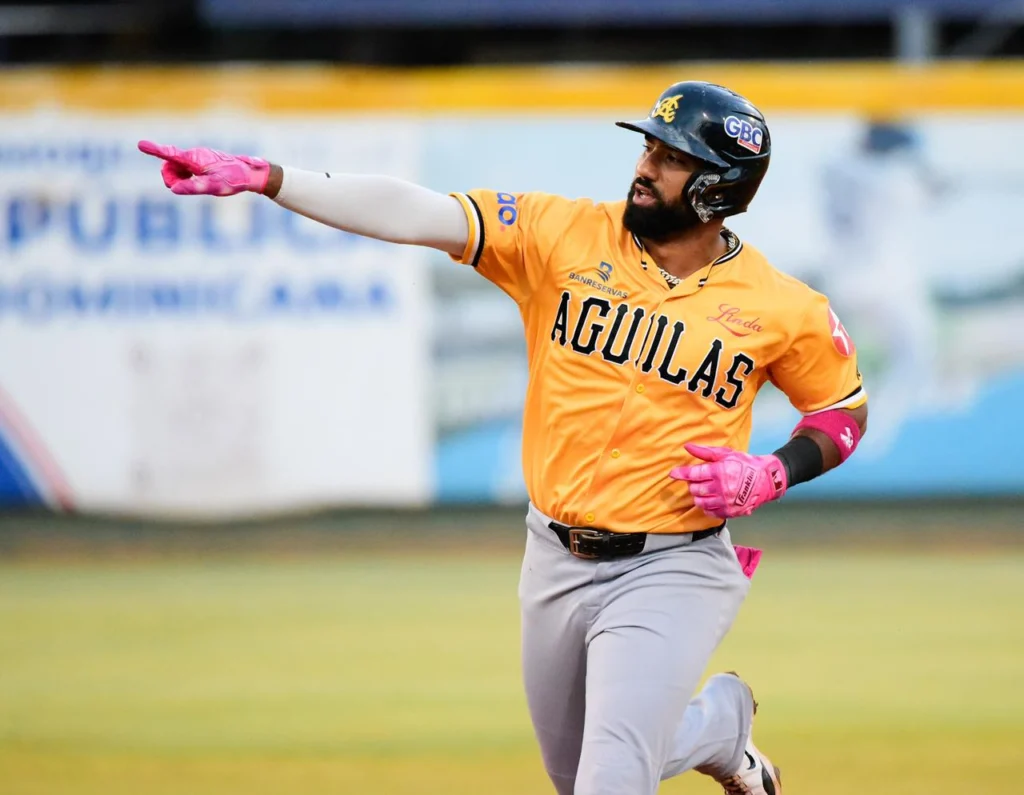 Ezequiel Durán encendió la chispa aguilucha el domingo con un cuadrangular solitario.