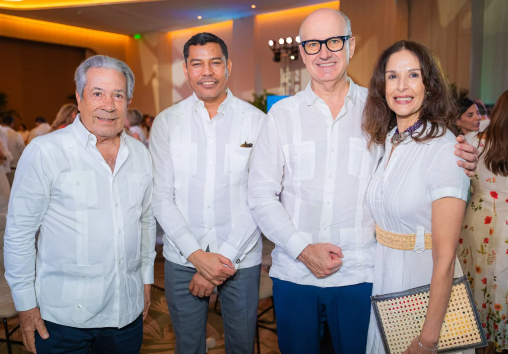 Abinader encabeza inauguración de nuevos hoteles Secrets Playa Esmeralda y Dreams Playa Esmeralda