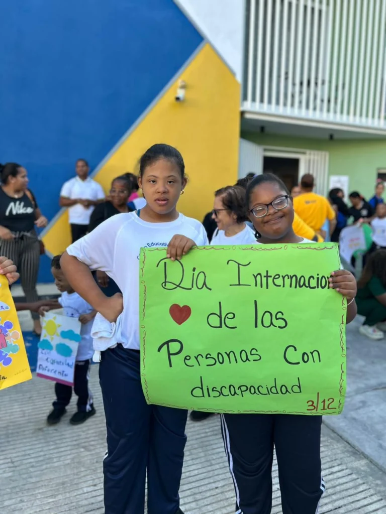 ADOSID realiza caminata por la inclusión en SDN en el Día de personas con discapacidad