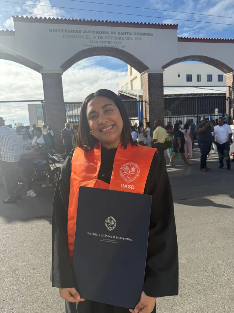 Periodista de el Caribe, Rosmery Feliz, se gradúa de postgrado en Marketing Estratégico