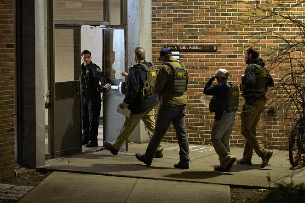 Dos personas murieron y nueve resultaron heridas en un tiroteo en la Universidad de Brown en Providence (EEUU)