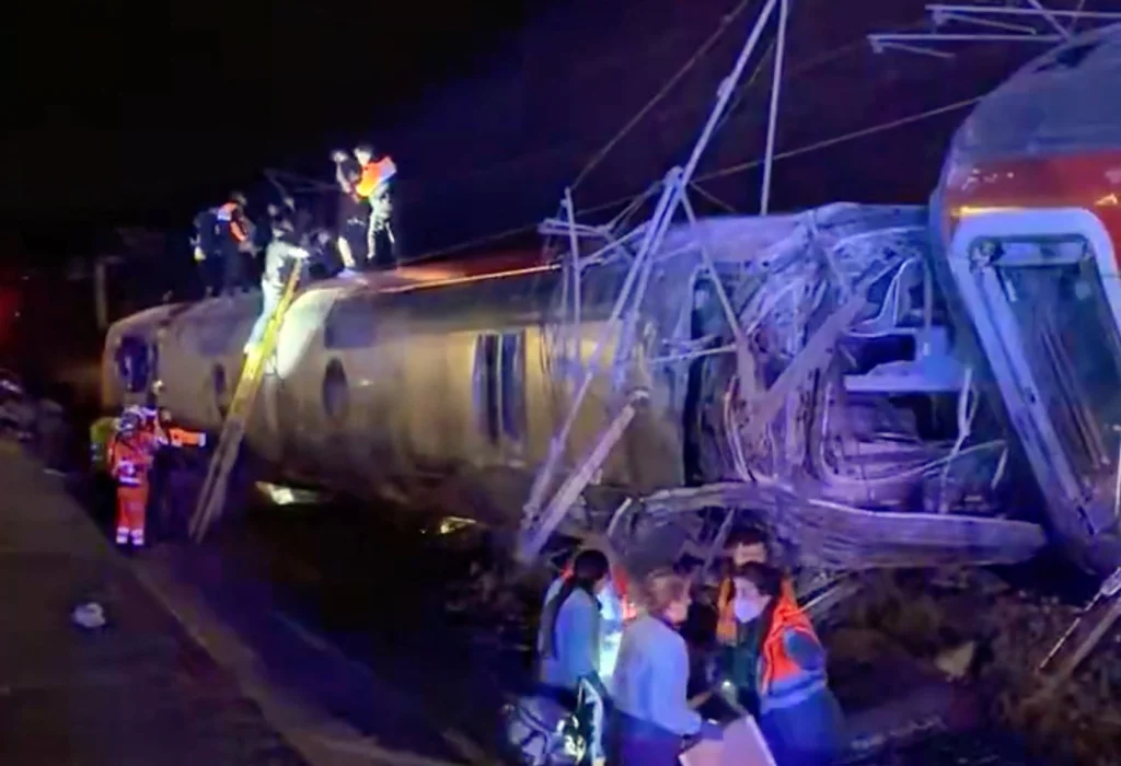 EN FOTOS | España, de luto por choque de trenes: 39 muertos