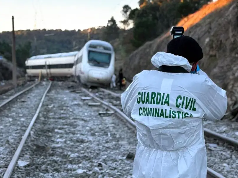 EN FOTOS | España, de luto por choque de trenes: 39 muertos