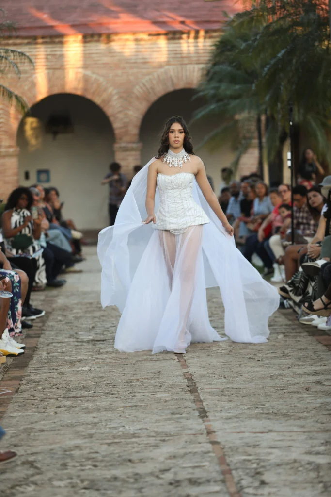 El desfile contó con seis diseñadores