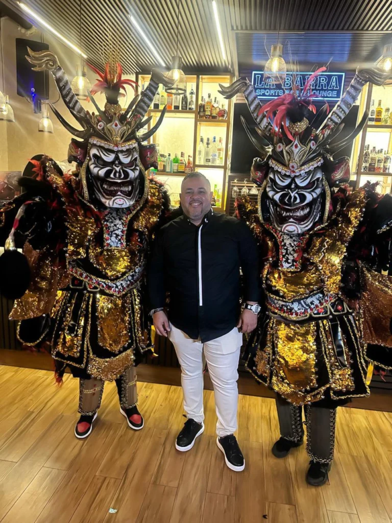 Jochy Abreu junto a los Diablos Los Desterrados