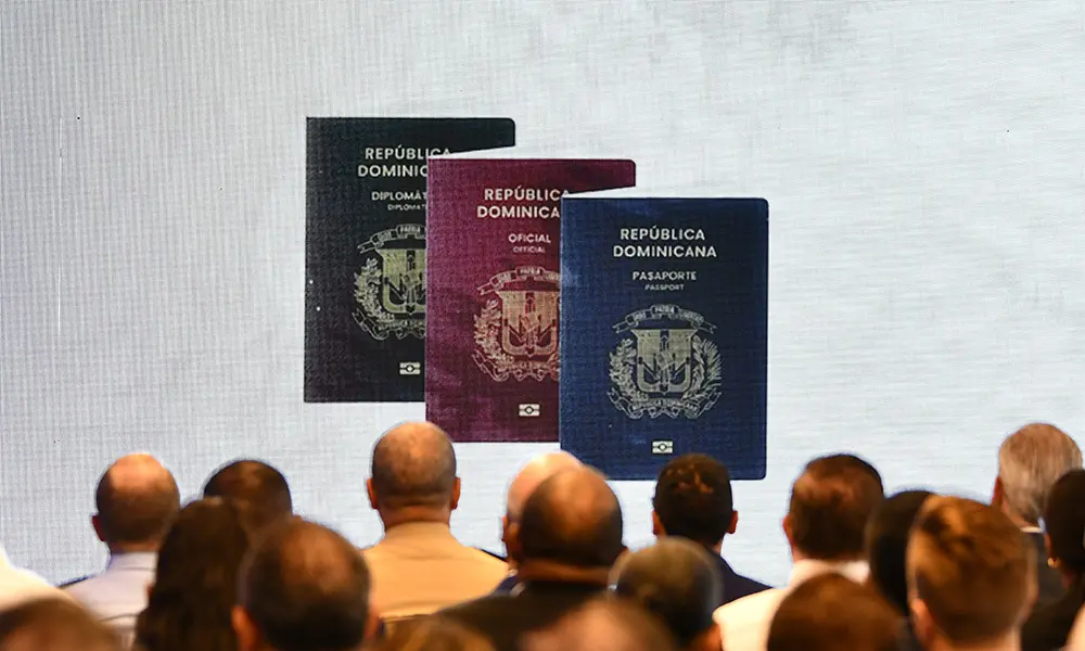RD entra en la modernidad con dos documentos nuevos de identidad ...