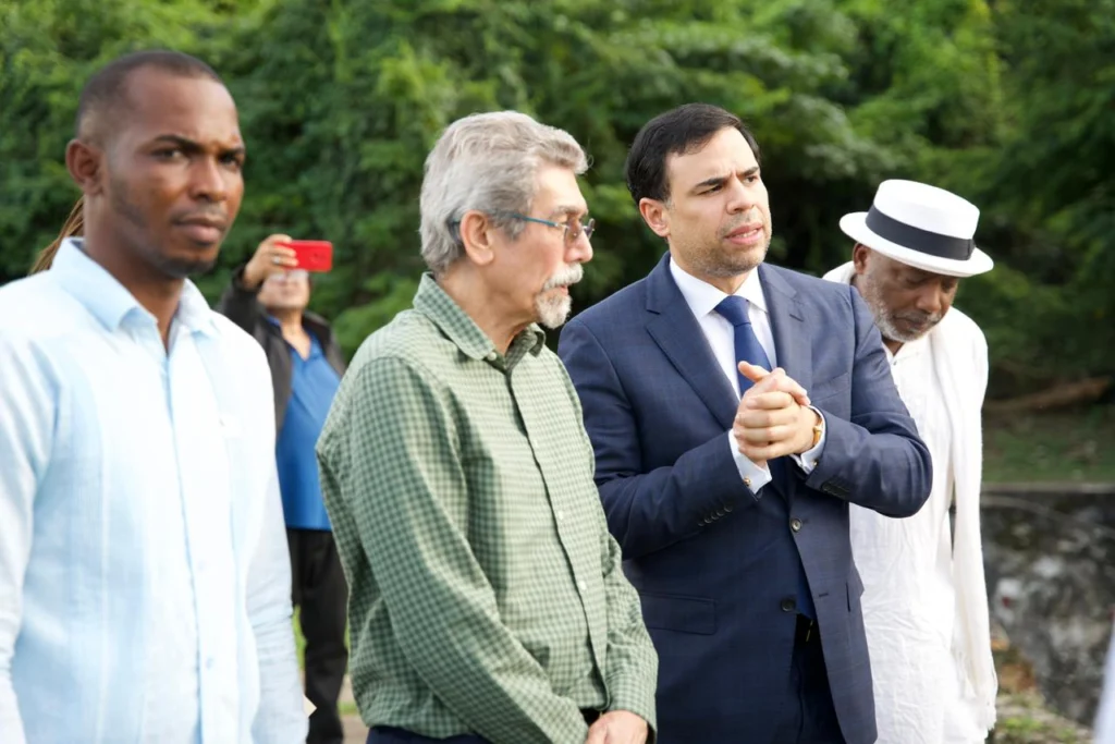 Roberto Ángel Salcedo visitó las ruinas del Ingenio Nigua