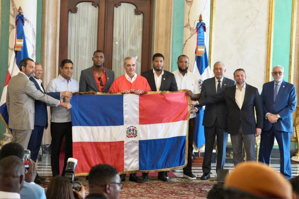 Abinader entrega la bandera al Escogido para Serie del Caribe 2026