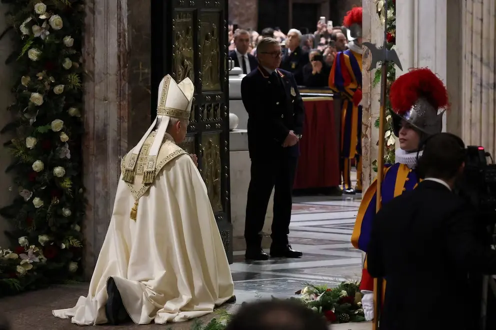 Papa León XIV cerró este martes la Puerta Santa