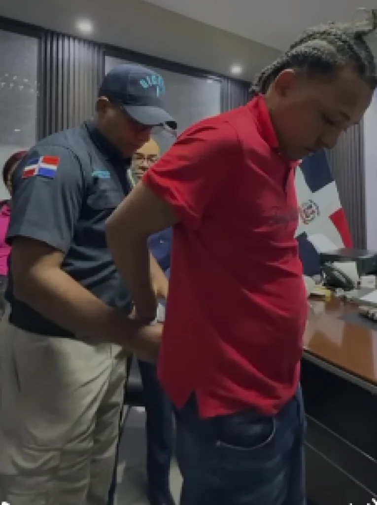 Hombre se entrega voluntariamente por el hecho.