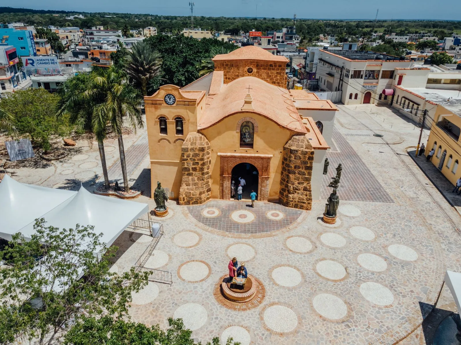 De San Dionisio a la Basílica de Higüey