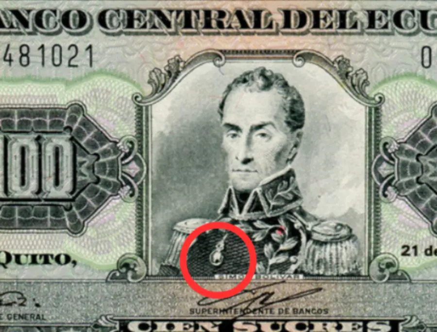 Simón Bolívar aparecía usando el medallón en el billete ecuatoriano de cien sucres.