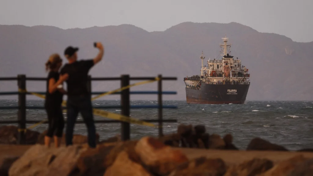 Un petrolero anclado frente a la costa de Anzoátegui, en Venezuela