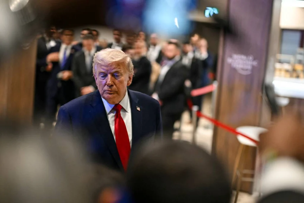 Donald Trump pronuncia un discurso ante líderes mundiales en el Foro Económico Mundial de Davos 2026.