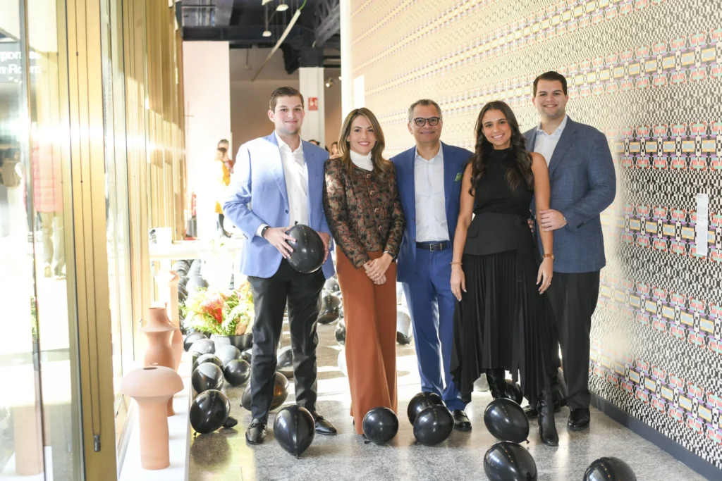 Andrés Cruz, Carmen Celia Morales, Alberto Cruz, Leah Grateraux y Alberto M. Cruz