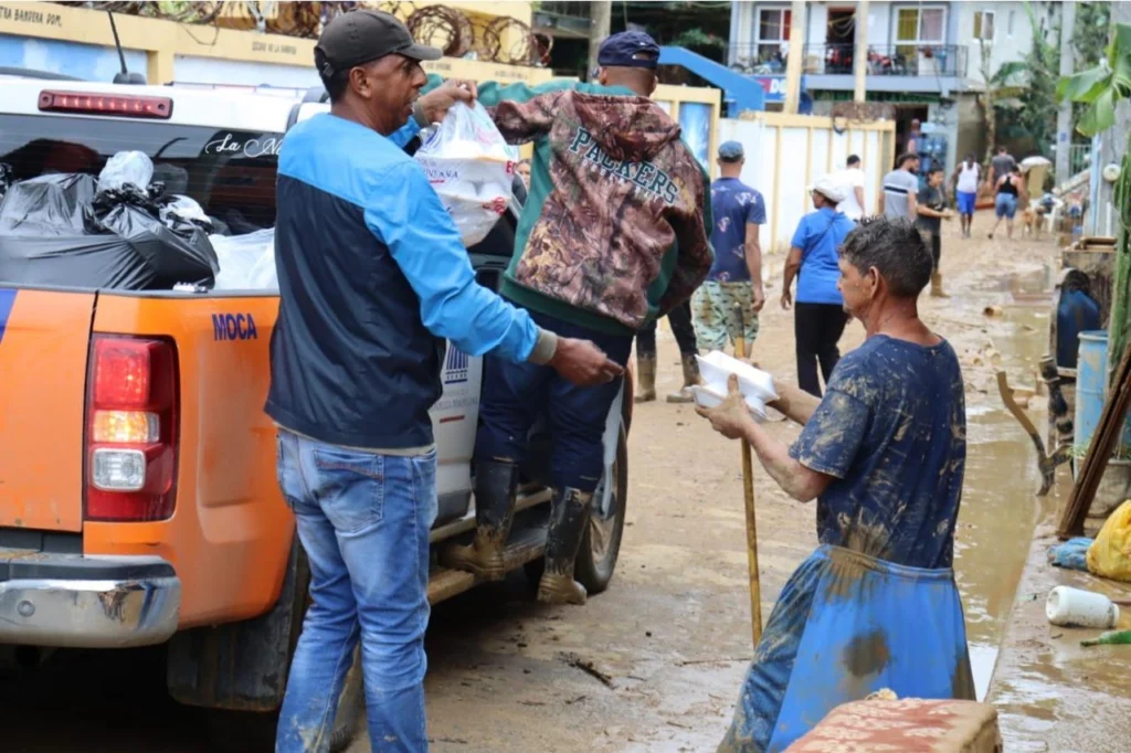 DASAC asiste afectados por inundaciones en Puerto Plata, María Trinidad Sánchez, Espaillat y Samaná