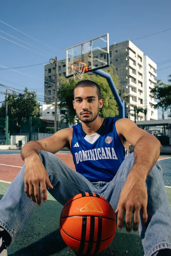 Esta nueva colección incluye camisetas y pantalones cortos para categorías masculinas y femeninas
