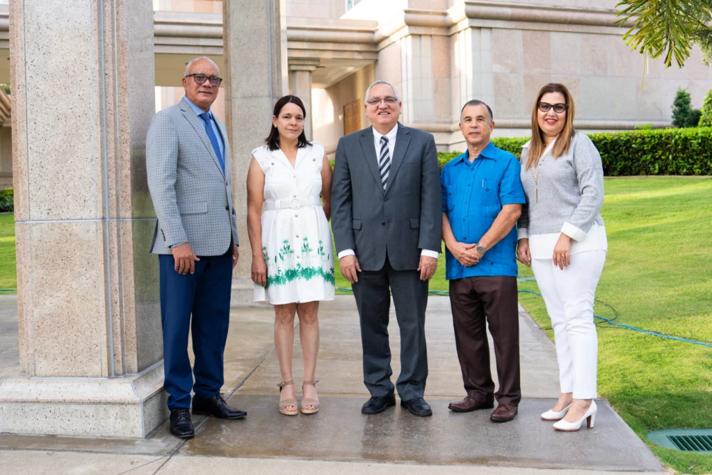 La Iglesia de Jesucristo honra los símbolos patrios con acto a la bandera en Santo Domingo