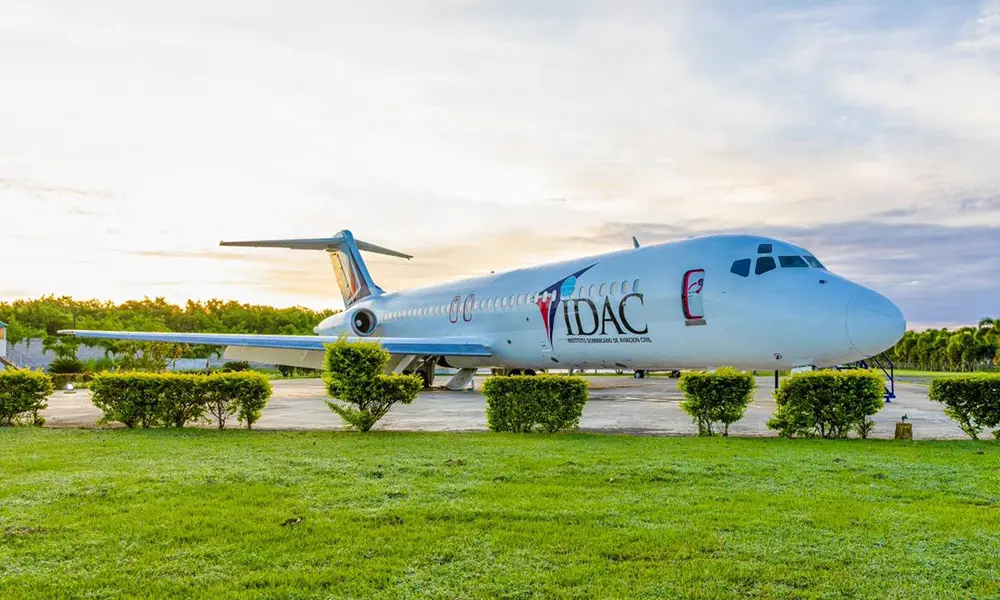 La aviación comercial es una pieza fundamental para el turismo, que es a la vez un pilar de la economía de República Dominicana.