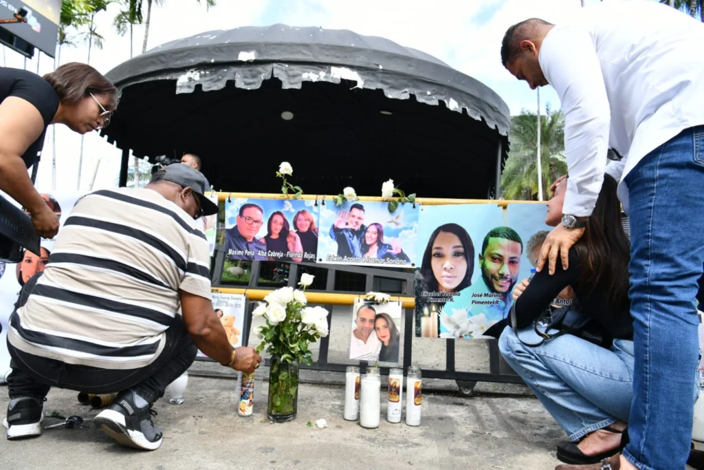 Misa en el Jet Set reúne a familiares y afectados a diez meses del colapso