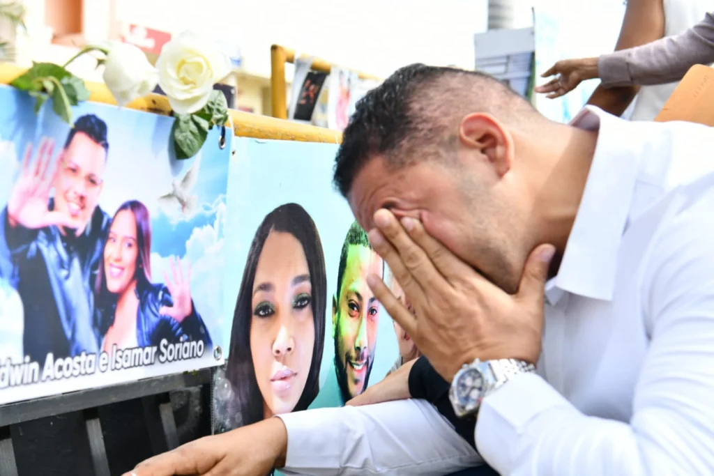 Misa en el Jet Set reúne a familiares y afectados a diez meses del colapso