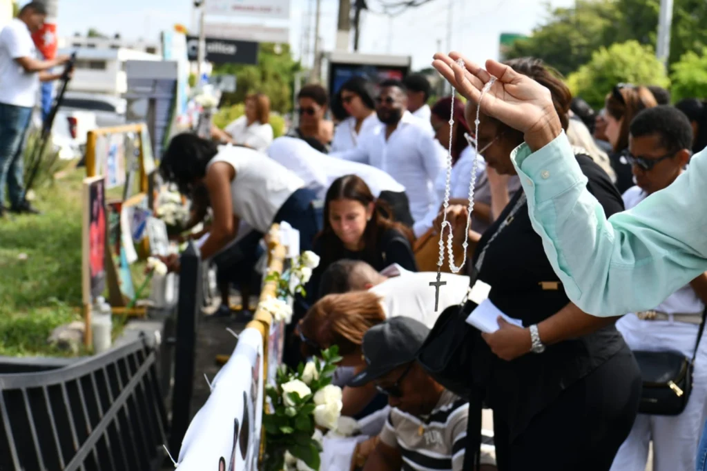 Misa en el Jet Set reúne a familiares y afectados a diez meses del colapso