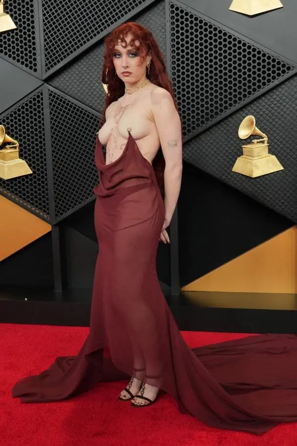 Chappell Roan casi sin ropa en los Grammy 2026