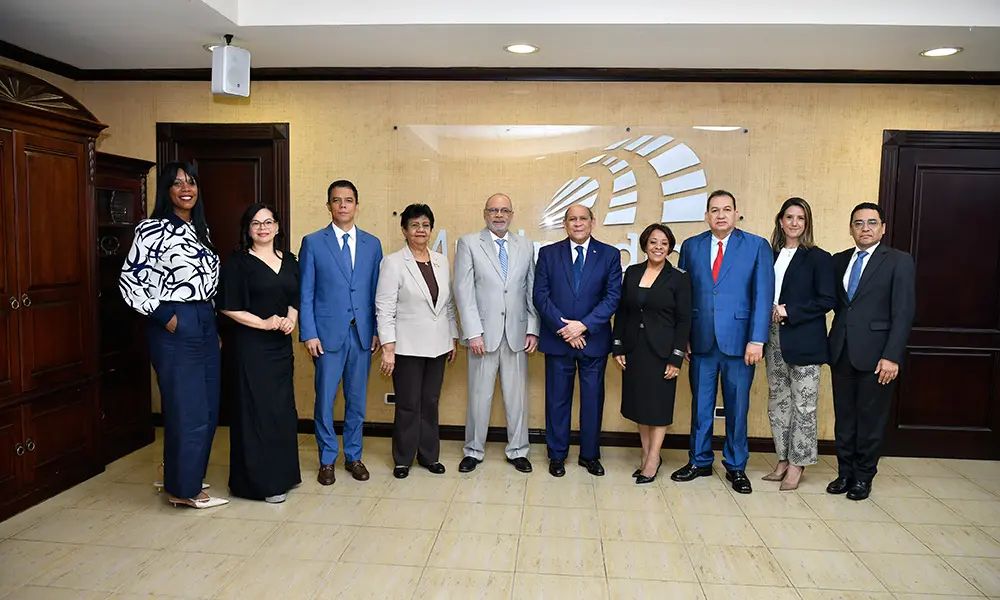 Darielys Quezada, Yanessi Espinal, Otto Vargas, Carmen Evarista Matías, Nelson Rodríguez, Rafael Santos Badía, Alba Nely Familia, Francisco Viloria, Katherine Hernández y Federico Jovine.