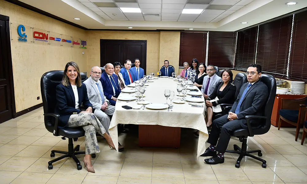 El funcionario abordó otros temas durante almuerzo con el equipo de elCaribe y CDN.