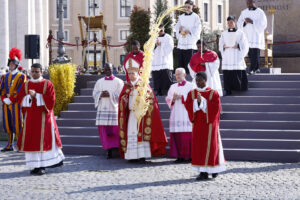 El papa advierte en su misa: Dios «no escucha la oración de quienes hacen la guerra»