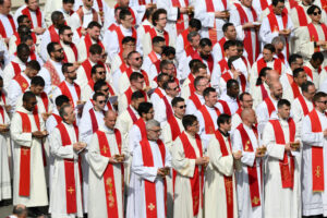 El papa advierte en su misa: Dios «no escucha la oración de quienes hacen la guerra»