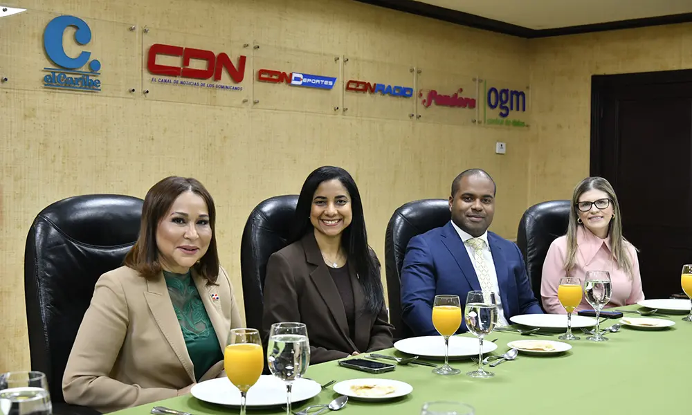 Mayra Jiménez, directora de Supérate, Addys Then, Juan Herrera y Carolina Alvarado.