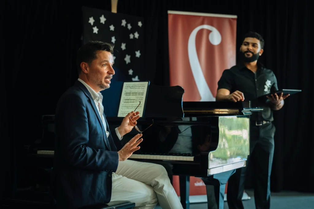 Tres horas en medio de la alquimia del canto lírico dominicano con Sinfonía