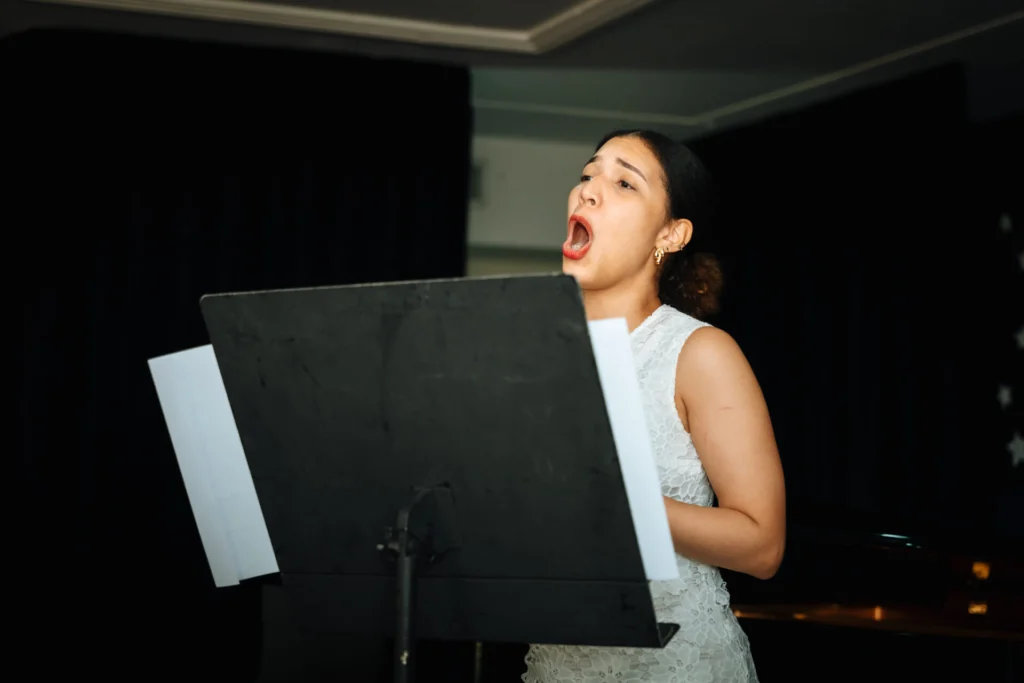 Tres horas en medio de la alquimia del canto lírico dominicano con Sinfonía