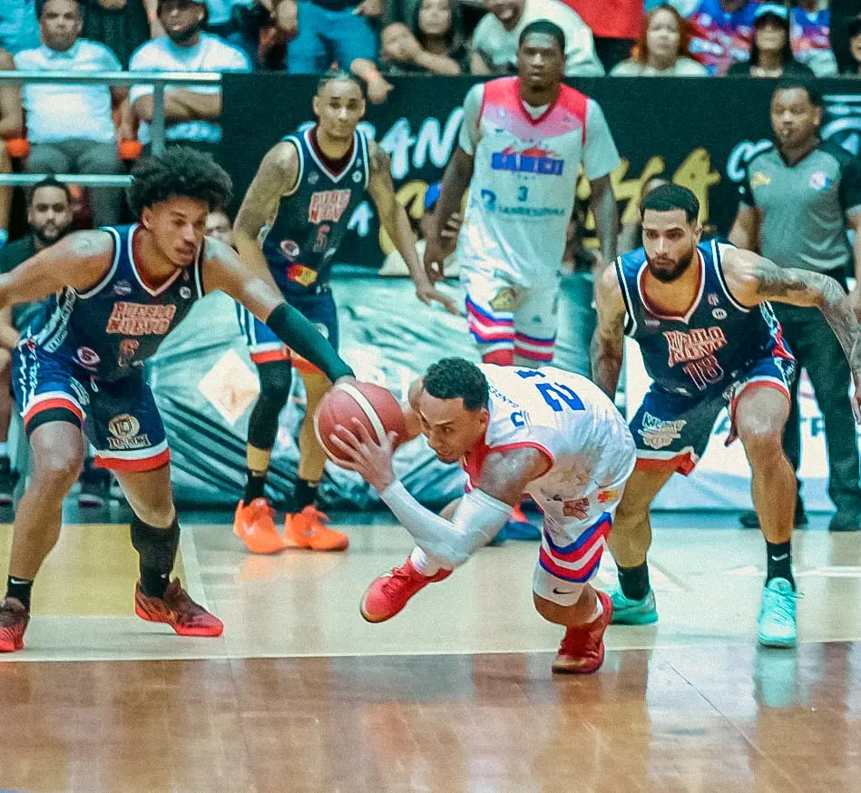 Sameji golpea primero en una final histórica y vence 87-84 a Pueblo Nuevo