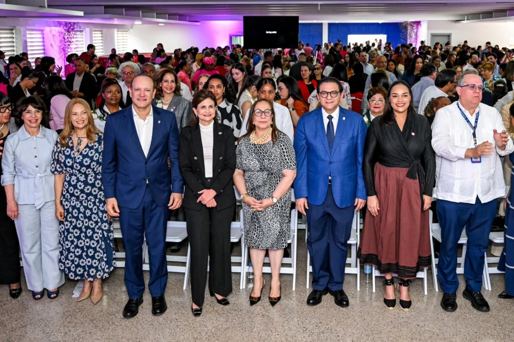Ayuntamiento Santiago reconoce a 25 Mujeres Ejemplares, encabezadas por la vicepresidenta Raquel Peña