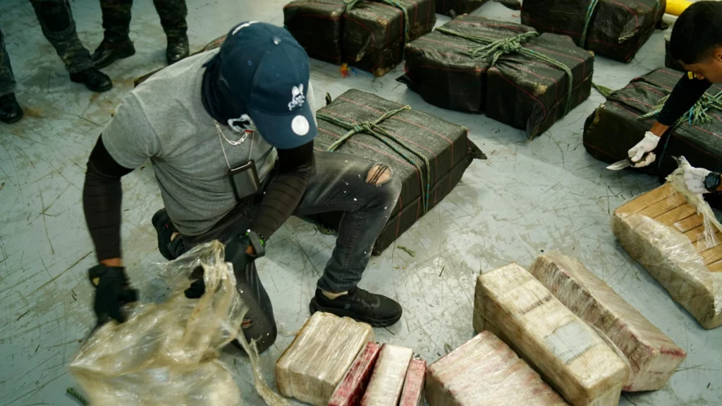 DNCD incauta 700 paquetes de presunta cocaína en Caucedo