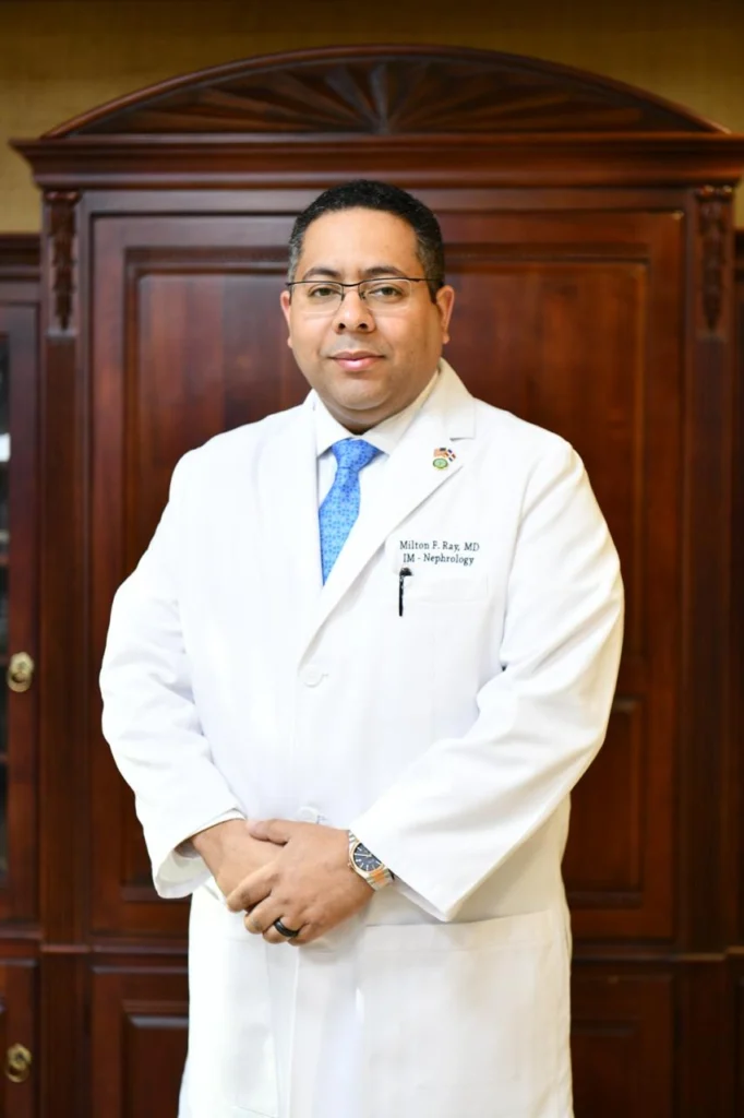 El especialista en Nefrología y Medicina Interna, Dr. Milton Ray Capriles