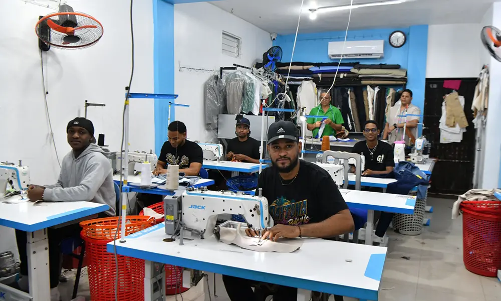 Cada uno de estos jóvenes realiza tareas de alto nivel.