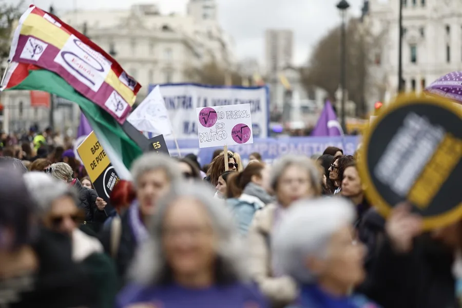 Miles de mujeres se manifiestan en toda España en defensa de la igualdad y contra la violencia machista
