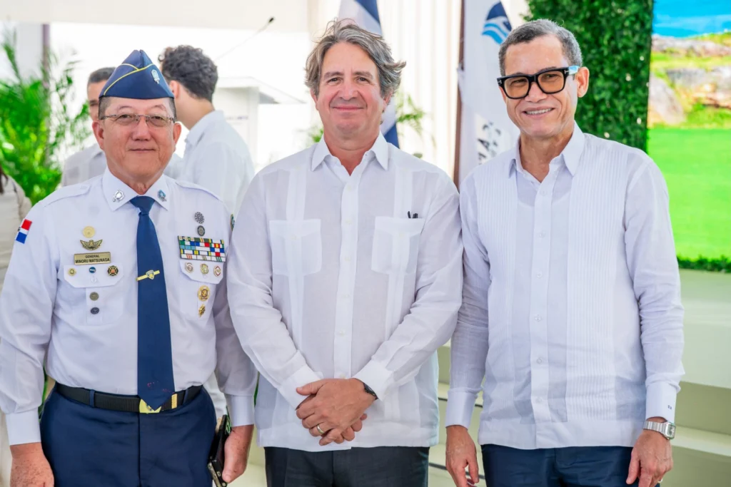 Minoru Matsunaga, Leo Matos García y Eddy Olivares